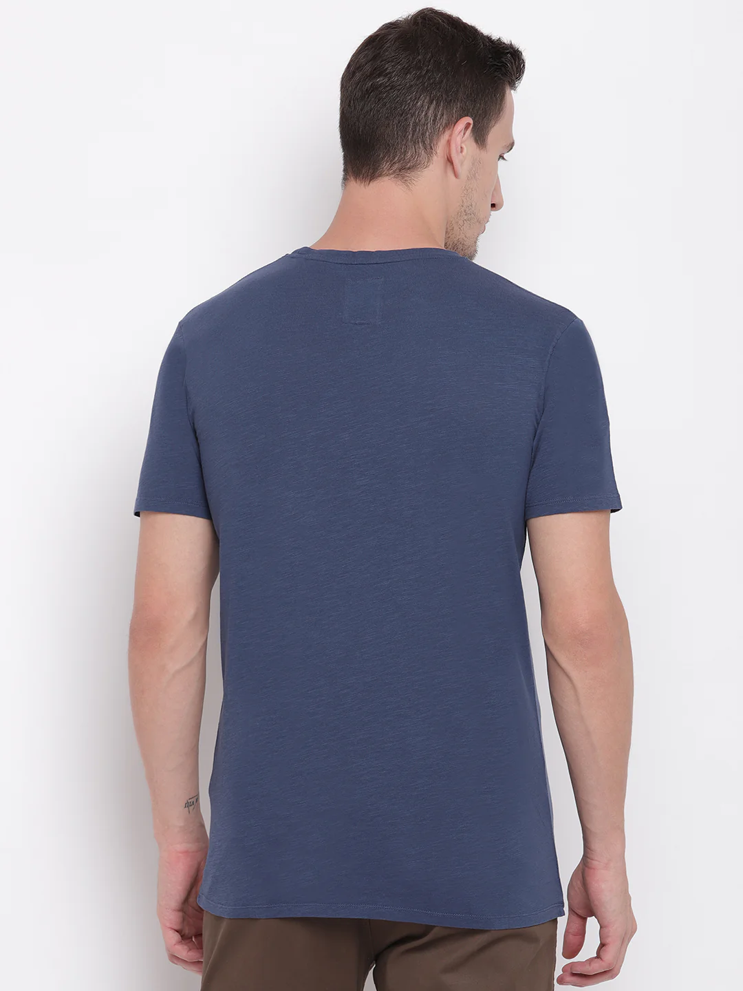 Lindbergh Men Blue Solid Round Neck TShirt - Image 4