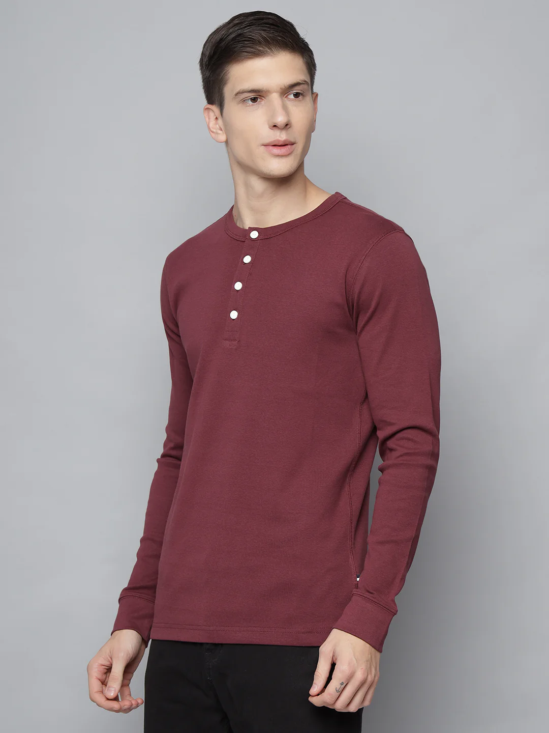 Lindbergh Men Maroon Solid Round Neck TShirt - Image 2