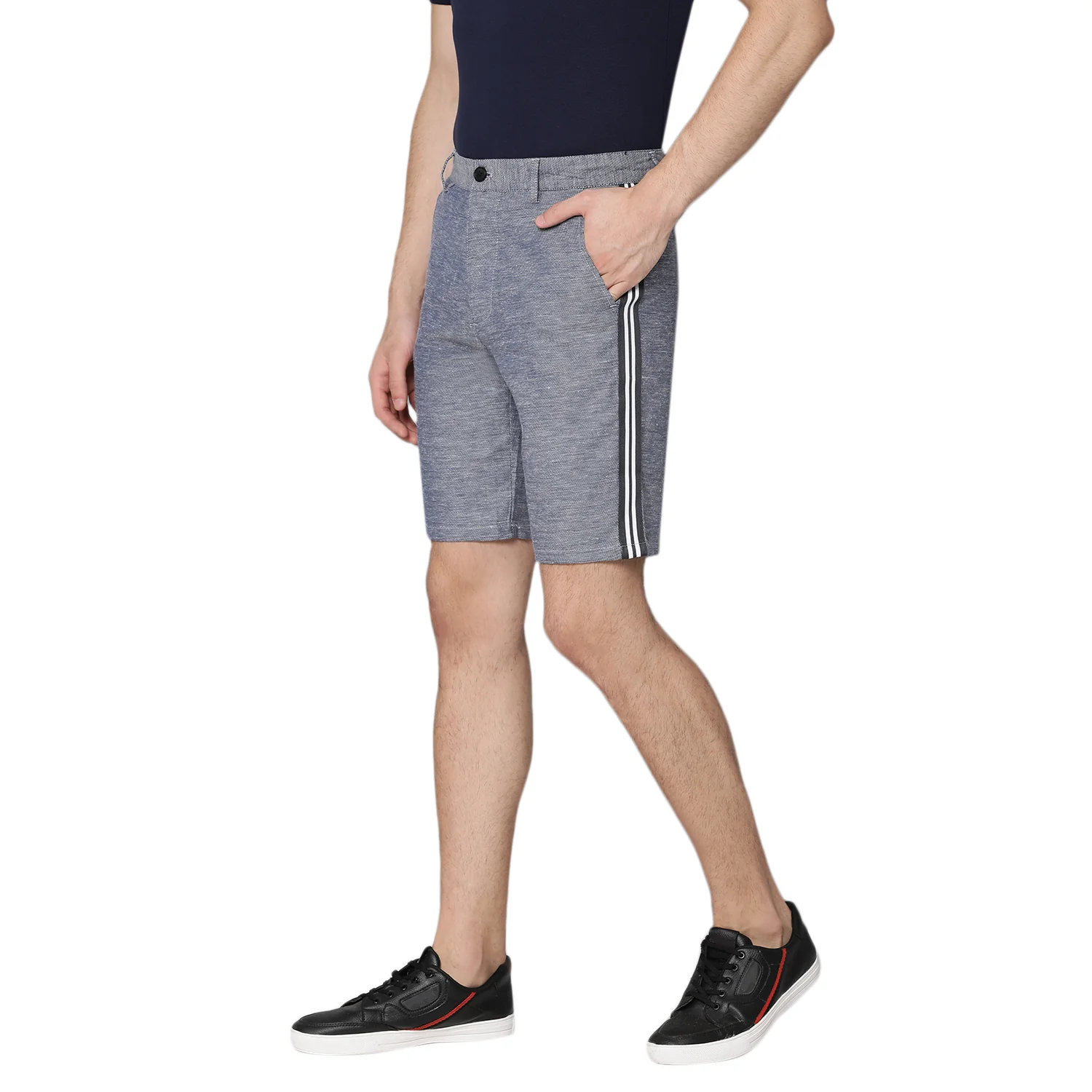 Lindbergh Men Indigo Solid Regular Fit Shorts - Image 2