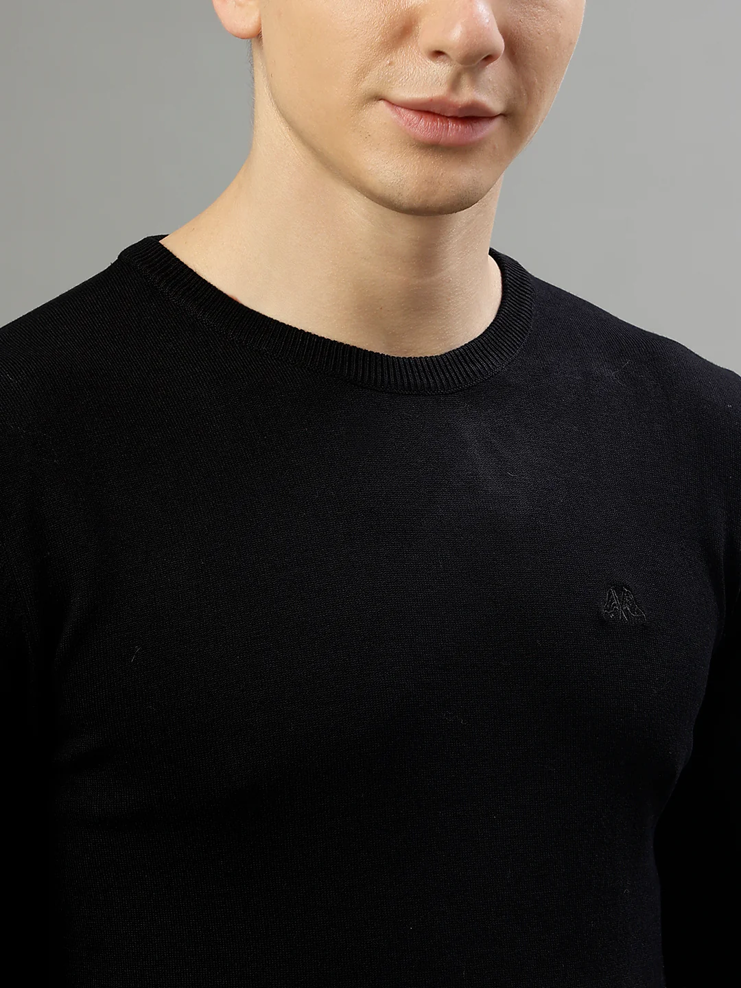 Lindbergh Men Solid Round Neck Full Sleeves Sweater - Image 7