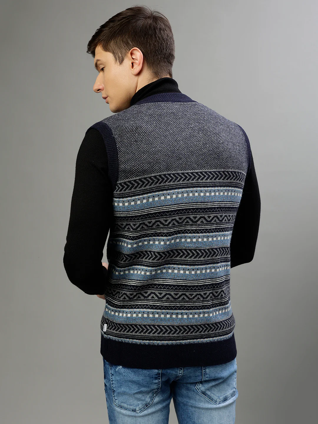 Lindbergh Men Printed V Neck Sleeveless Sweater - Image 4