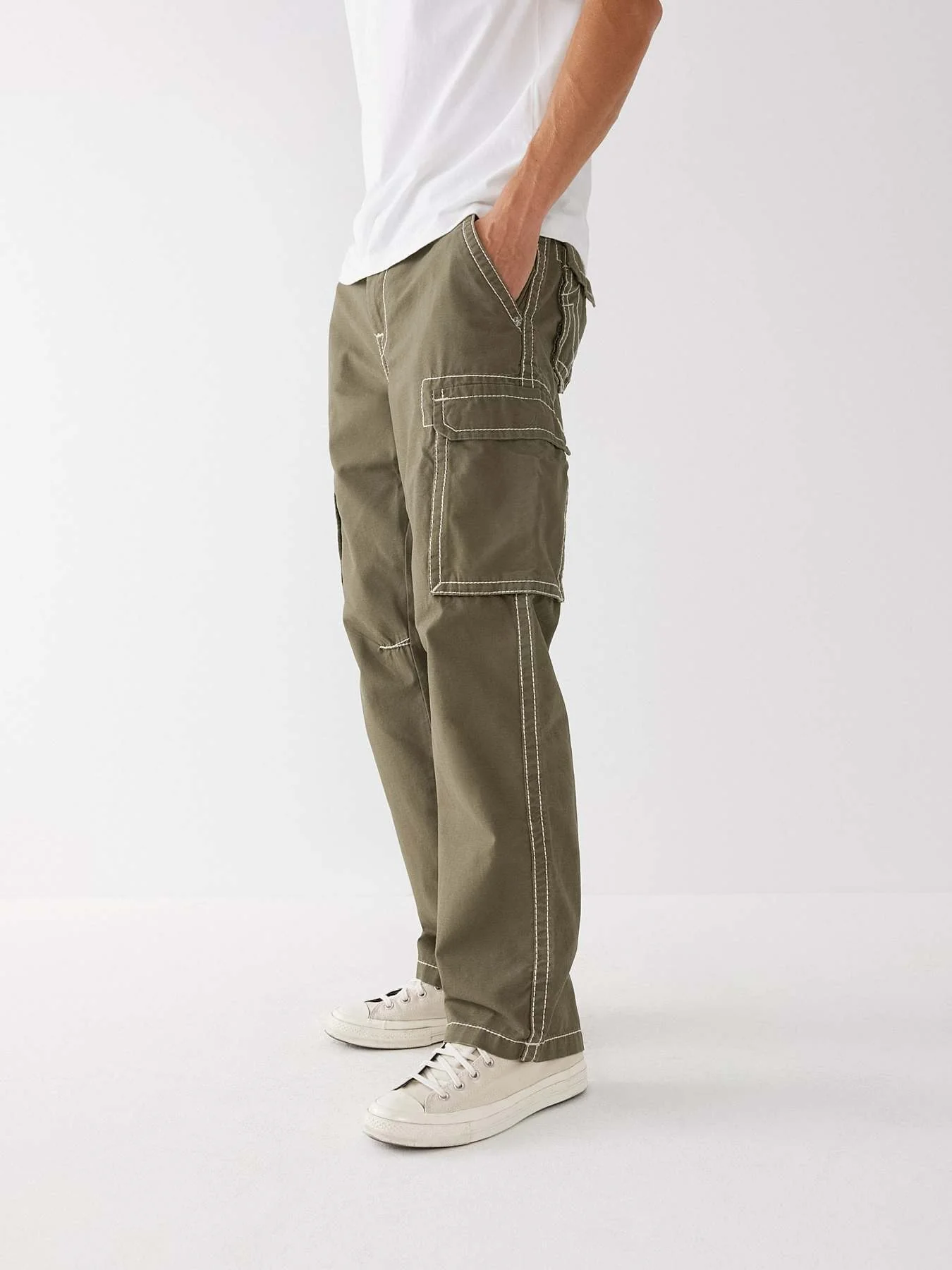 True Religion Men Green Solid Oversize Fit Mid-Rise Trouser - Image 3