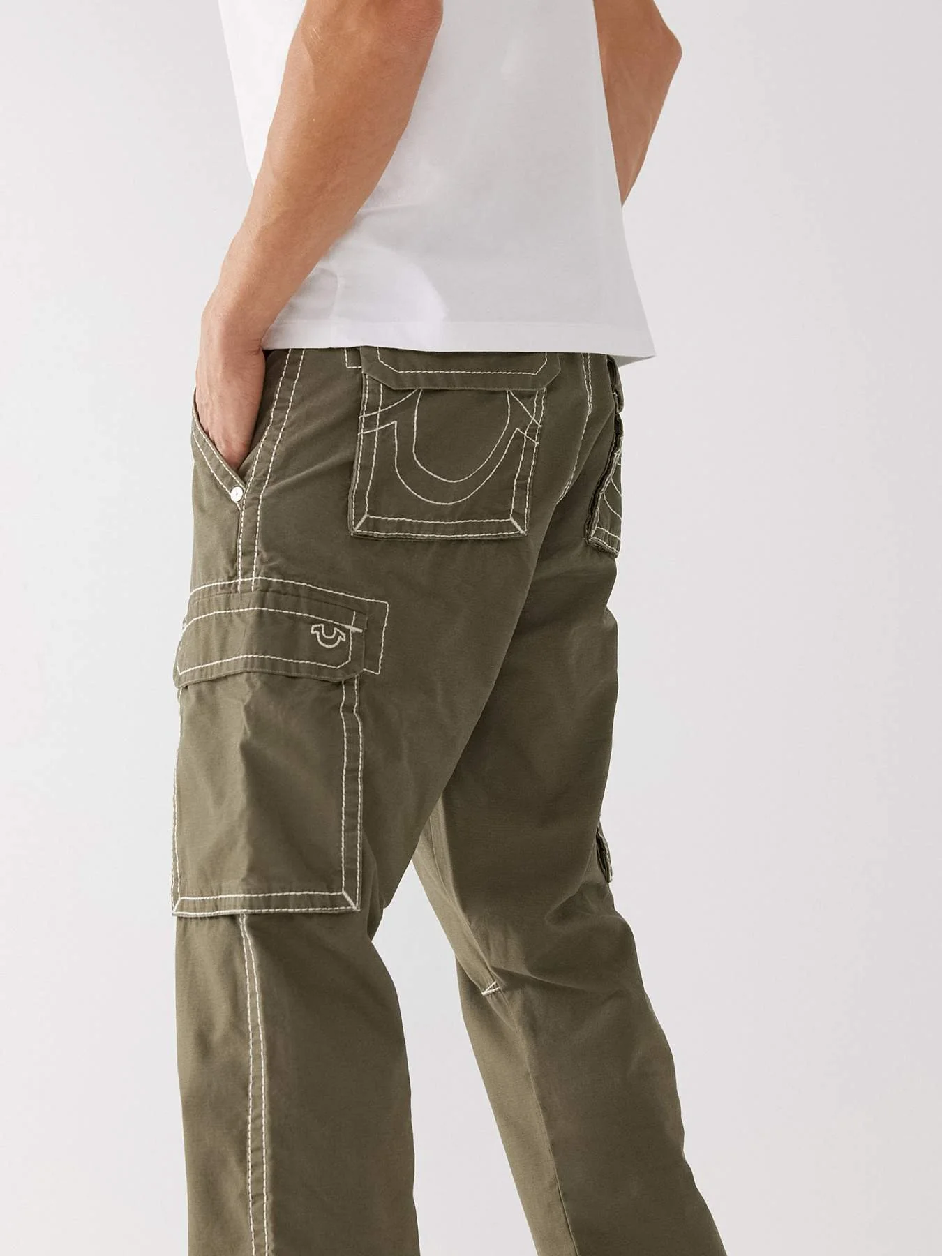 True Religion Men Green Solid Oversize Fit Mid-Rise Trouser - Image 4